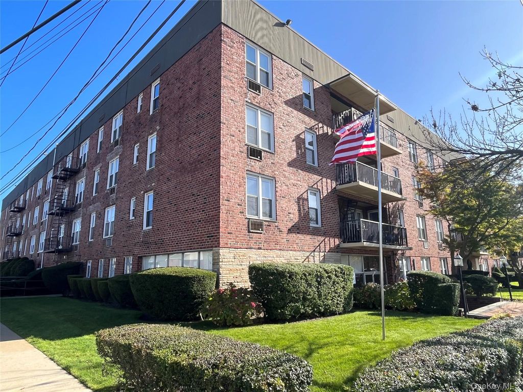 Photo of 60 Hempstead Avenue #1J, Lynbrook, NY 11563 (MLS # 959078)