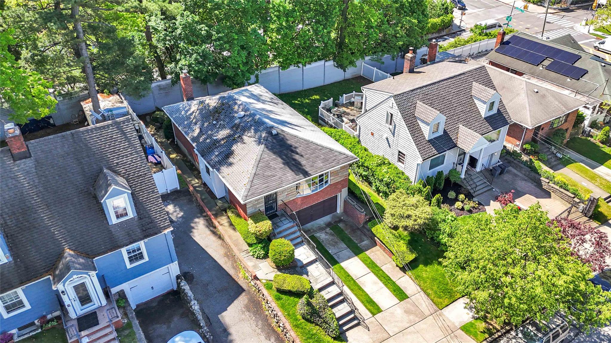 242-18 54th Avenue, Little Neck, New York image 4
