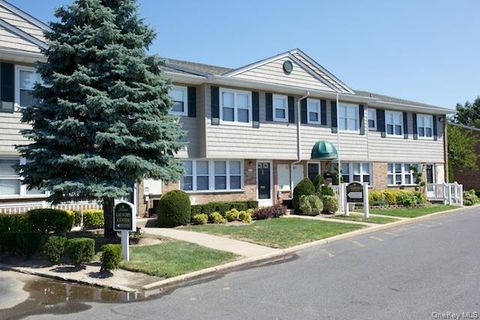 1355 Roanoke Avenue 5C Riverhead NY 11901