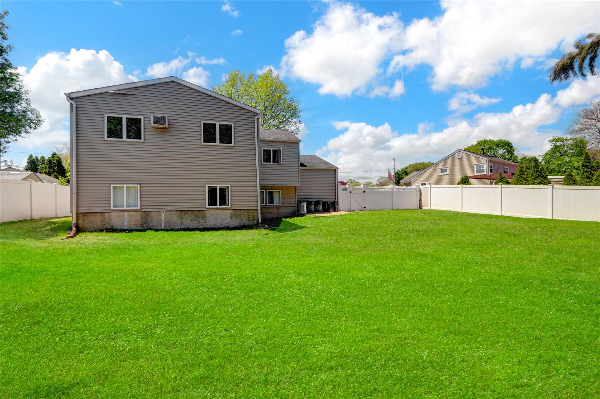 32 Santapogue Drive, Lindenhurst, New York image 26