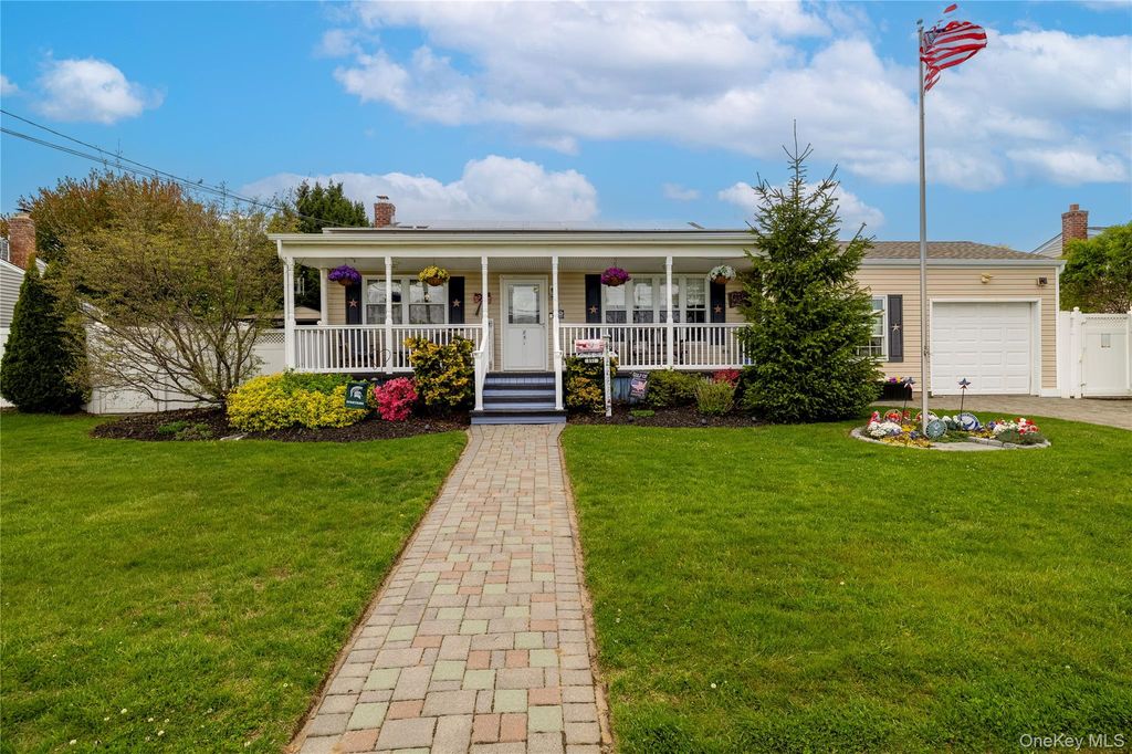 Photo of 851 Elmwood Road, West Babylon, NY 11704 (MLS # 998292)