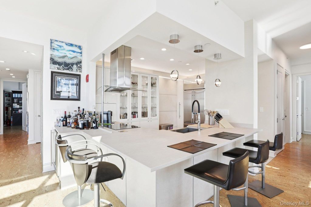 Photo of 175 Huguenot Street #PH-302, New Rochelle, NY 10801 (MLS # 955032)