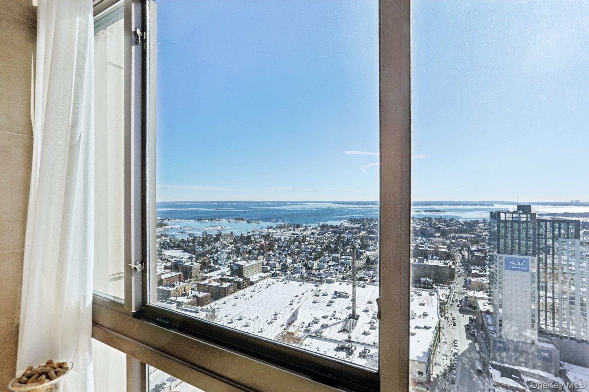 175 Huguenot Street PH-302