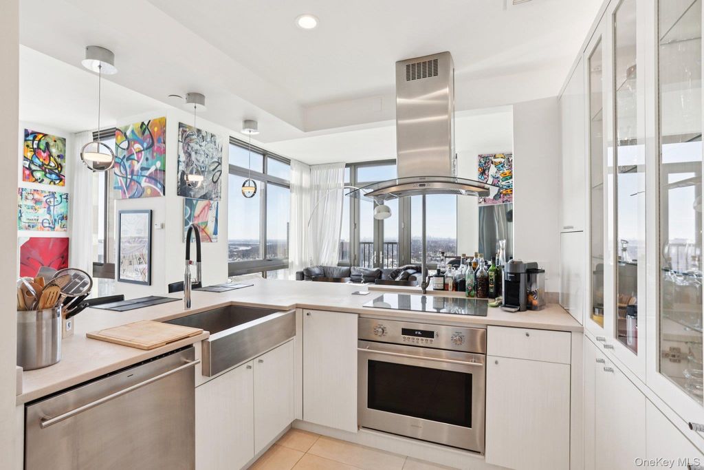 Photo of 175 Huguenot Street #PH-302, New Rochelle, NY 10801 (MLS # 955032)