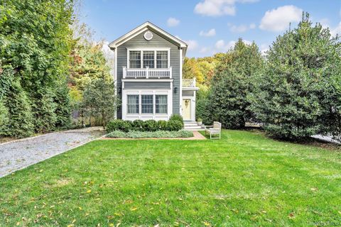 Photo of 188 South Country Road, Remsenburg, NY 11960 (MLS # 930623)