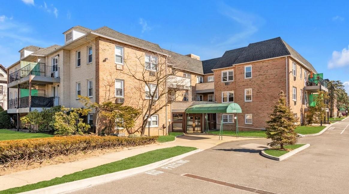 570 Broadway #10B, Lynbrook, New York image 1