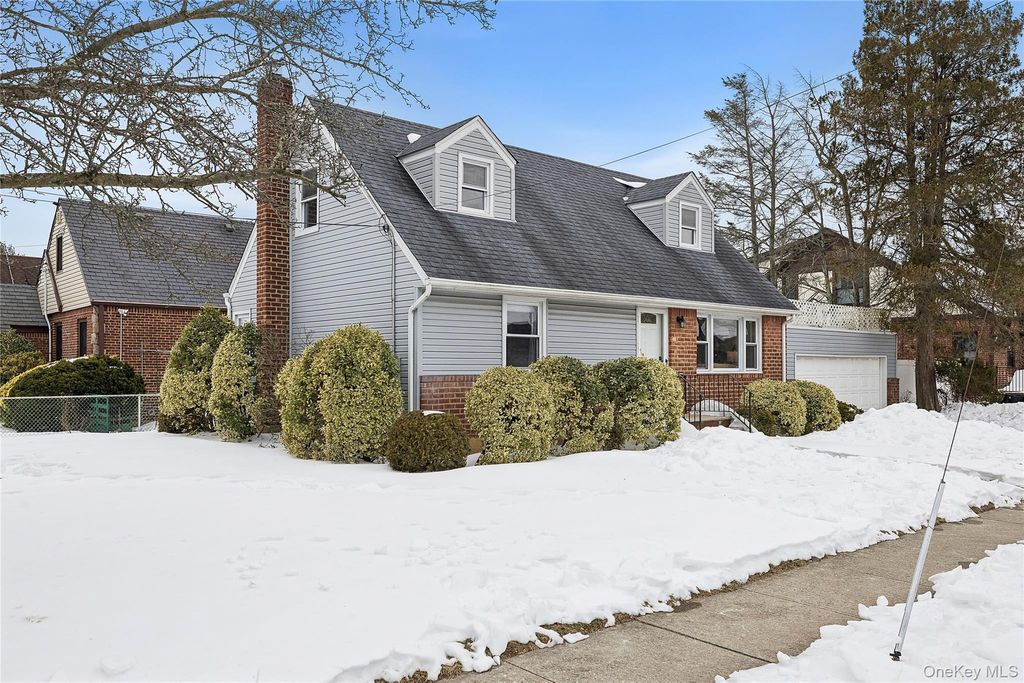 Photo of 136 3rd Street, New Hyde Park, NY 11040 (MLS # 909169)