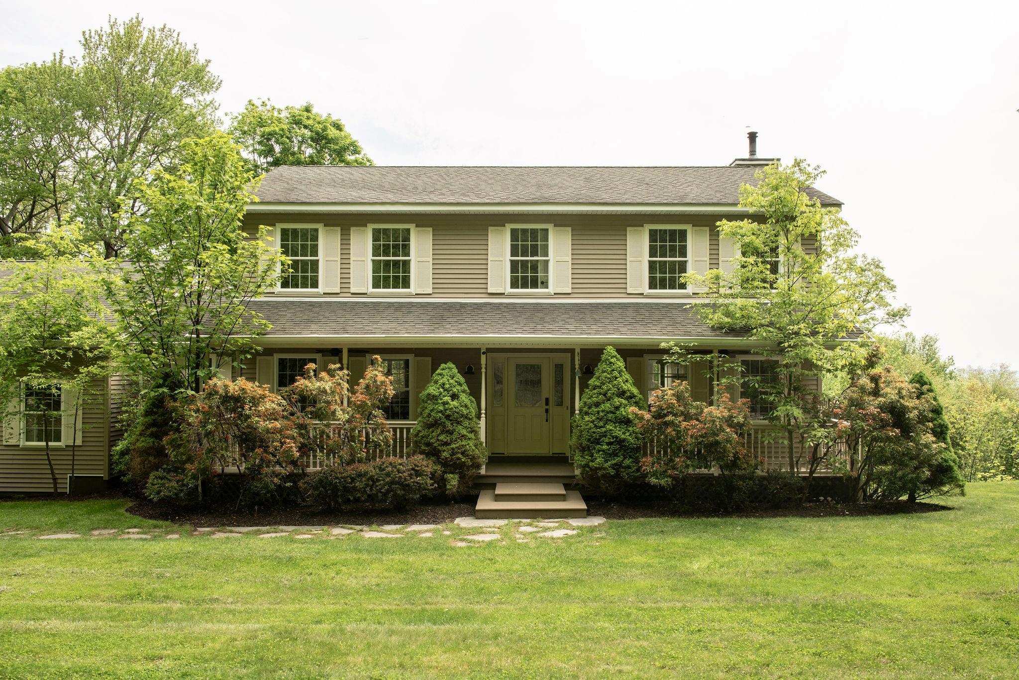 Stillerberg Strada, Kerhonkson, New York - 3 Bedrooms  
4 Bathrooms  
11 Rooms - 