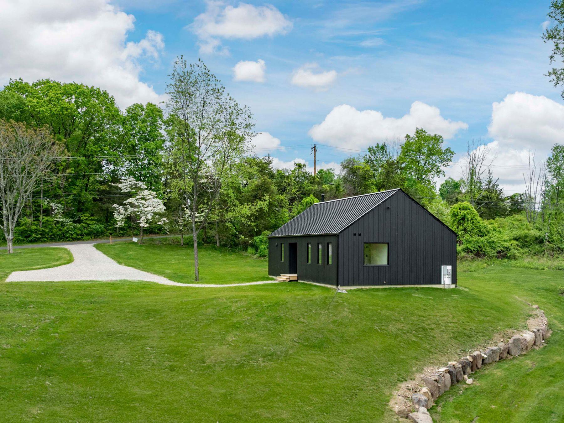 Wurtemburg Road, Rhinebeck, New York - 2 Bedrooms  
2 Bathrooms  
7 Rooms - 