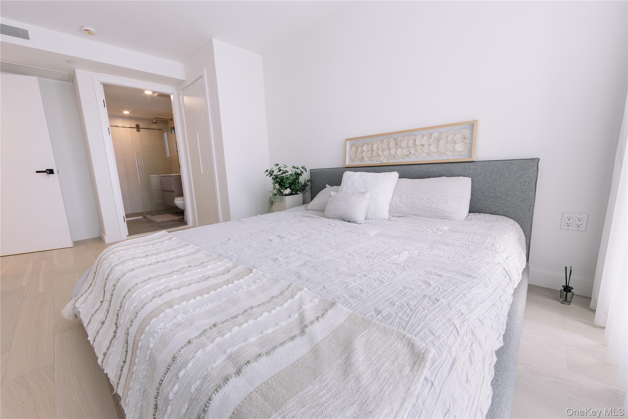 144-49 Northern Blvd 518