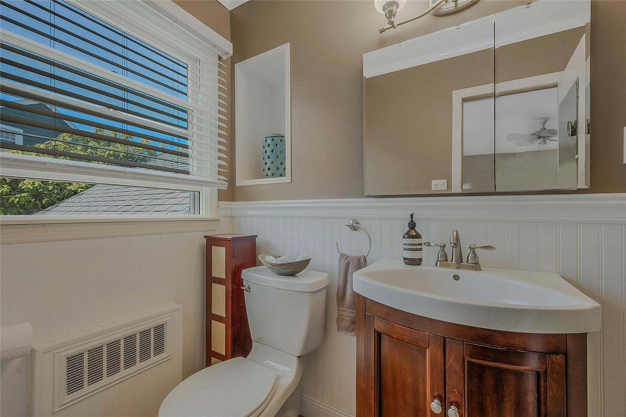 12 Wendover Road, Sayville, New York image 18