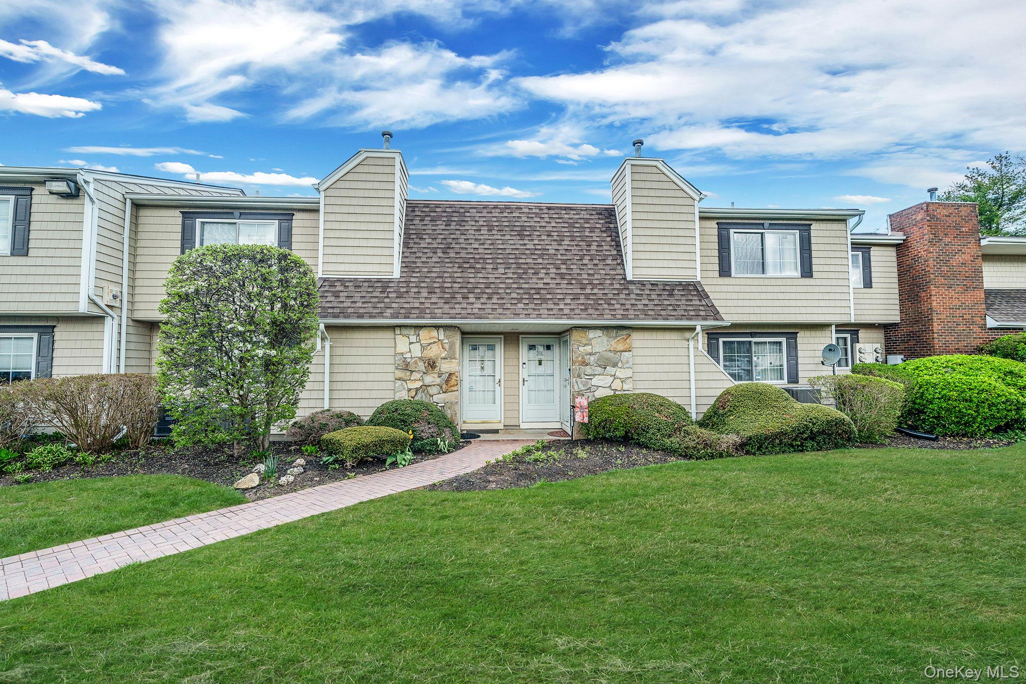 201 Lake Pointe Circle 201