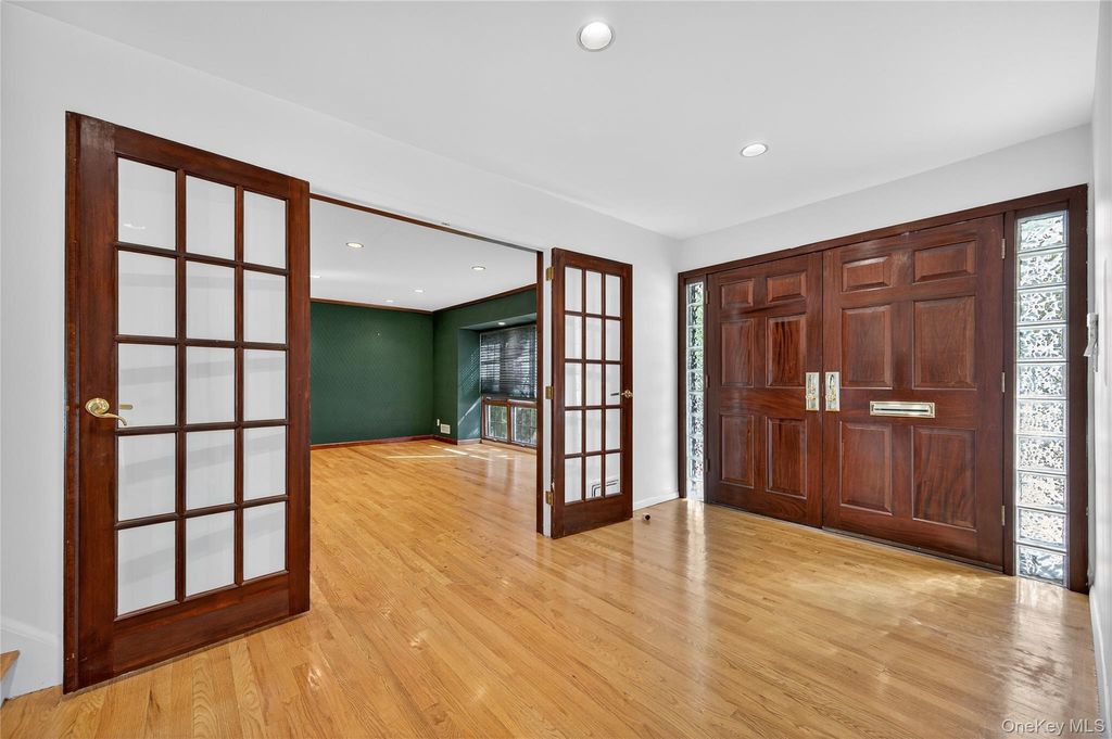 Photo of 39 Hummingbird Drive, East Hills, NY 11576 (MLS # 921424)