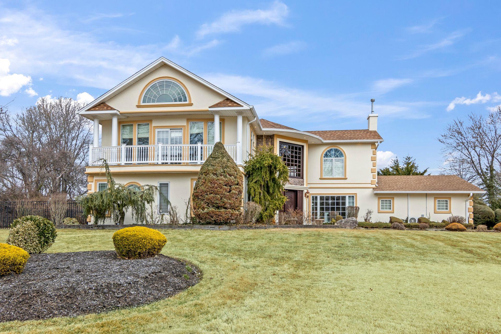 8 N Wildwood Drive, Dix Hills, New York image 2
