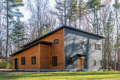 33 Betten Court Saugerties NY 12477