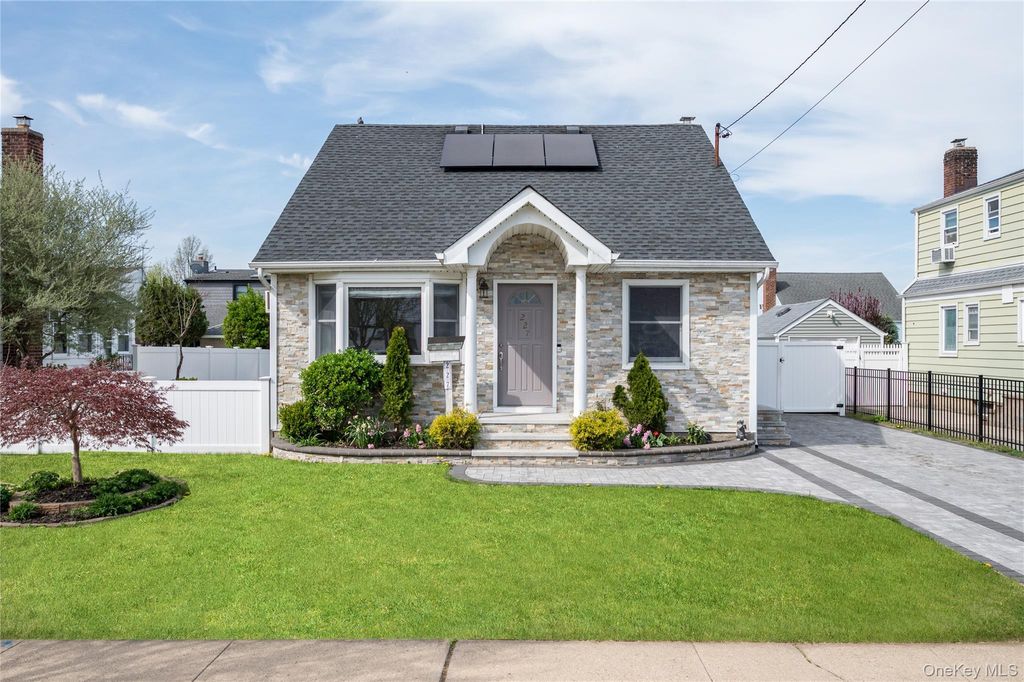 Photo of 227 Columbus Parkway, Mineola, NY 11501 (MLS # 981229)