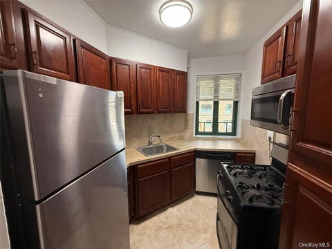 Condo For Sale - 1725 Purdy Street #1C<br/> Bronx, NY 10462