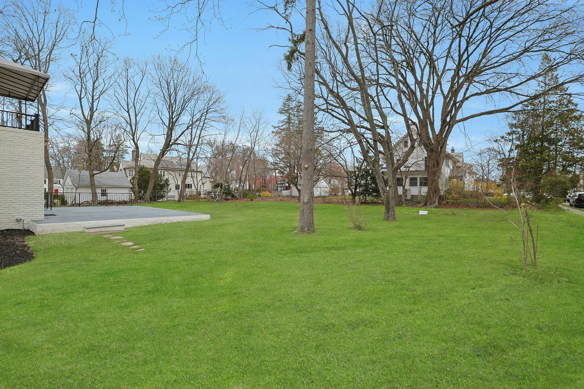 41 Glenmore Drive, New Rochelle, New York image 40