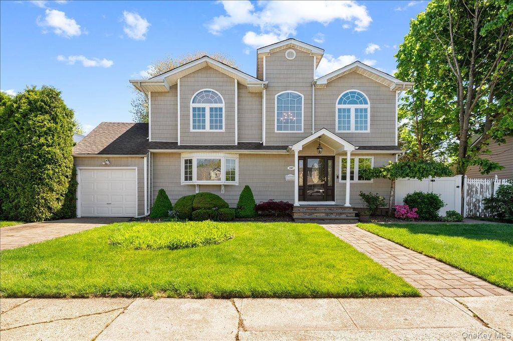 Photo of 157 Manor Street, Plainview, NY 11803 (MLS # 998615)