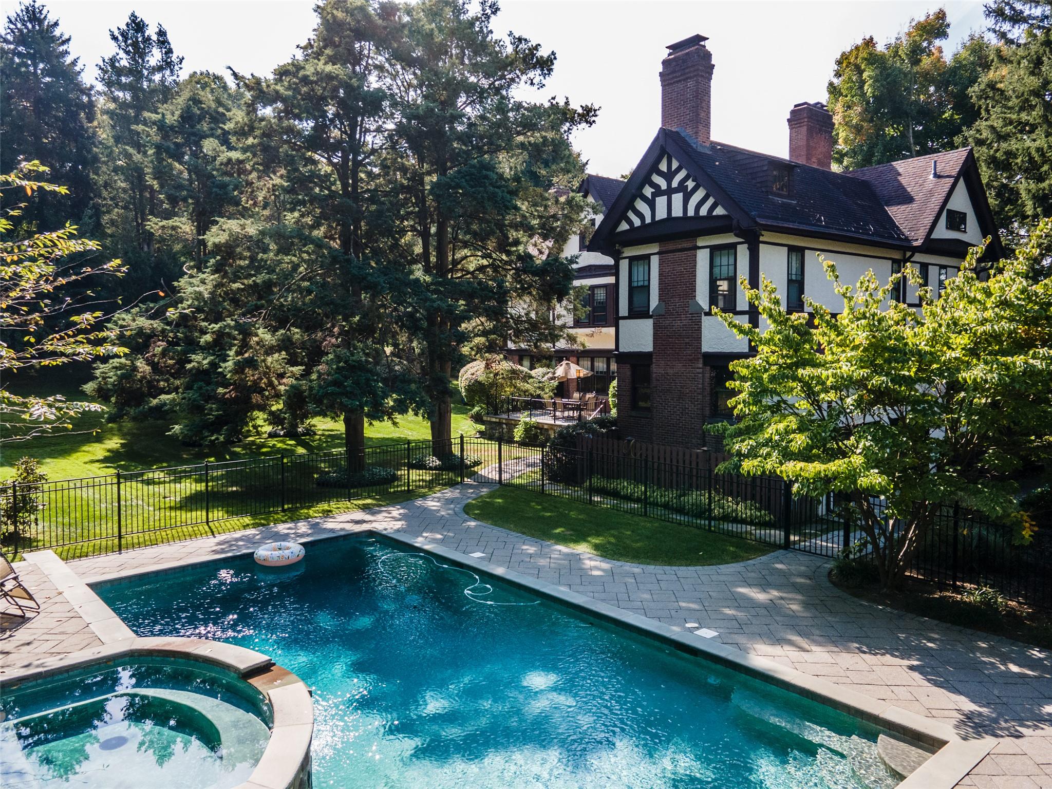 130 Washington Avenue, Dobbs Ferry, New York image 1