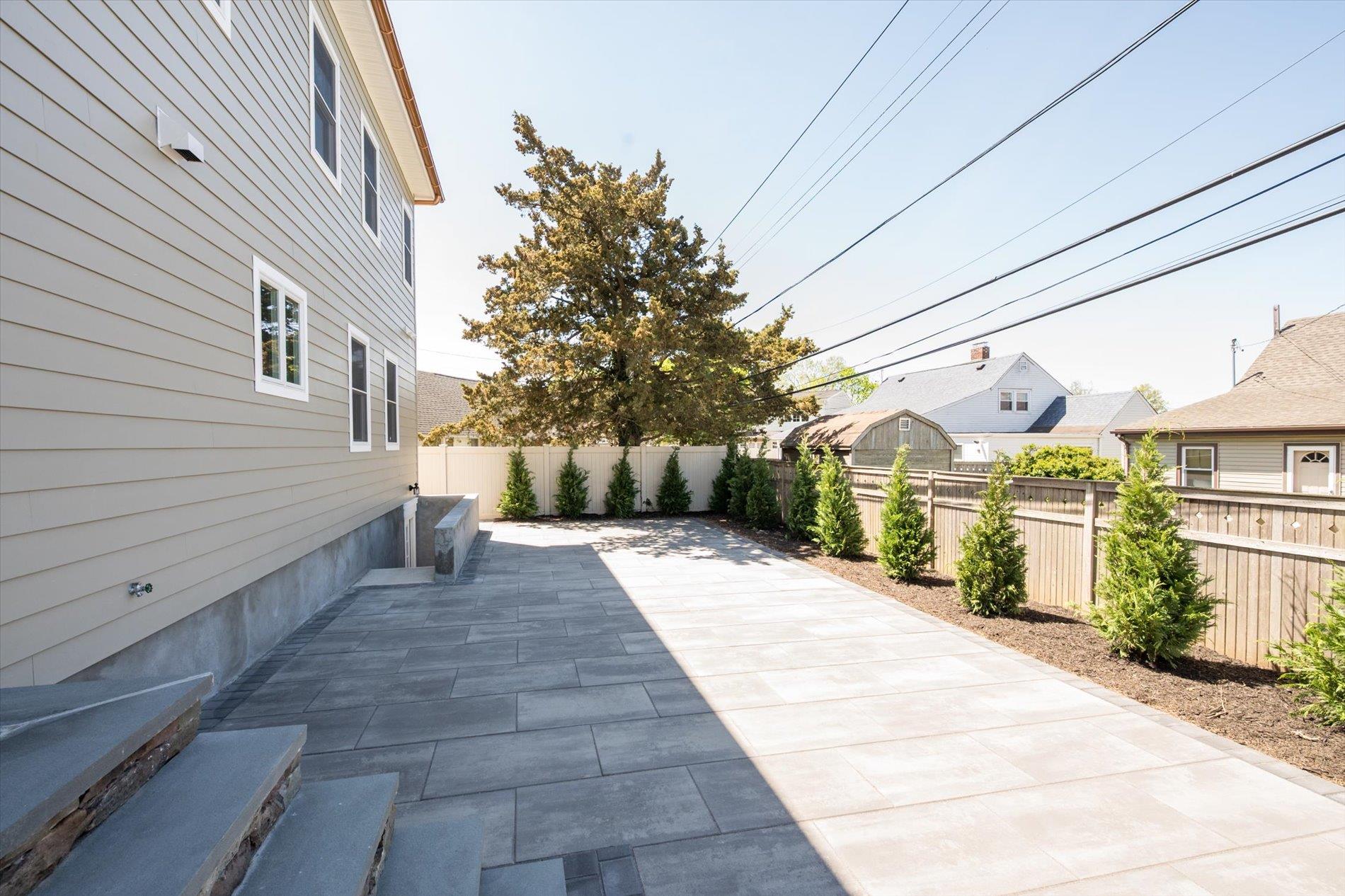 60 Ramble Lane, Levittown, New York image 36