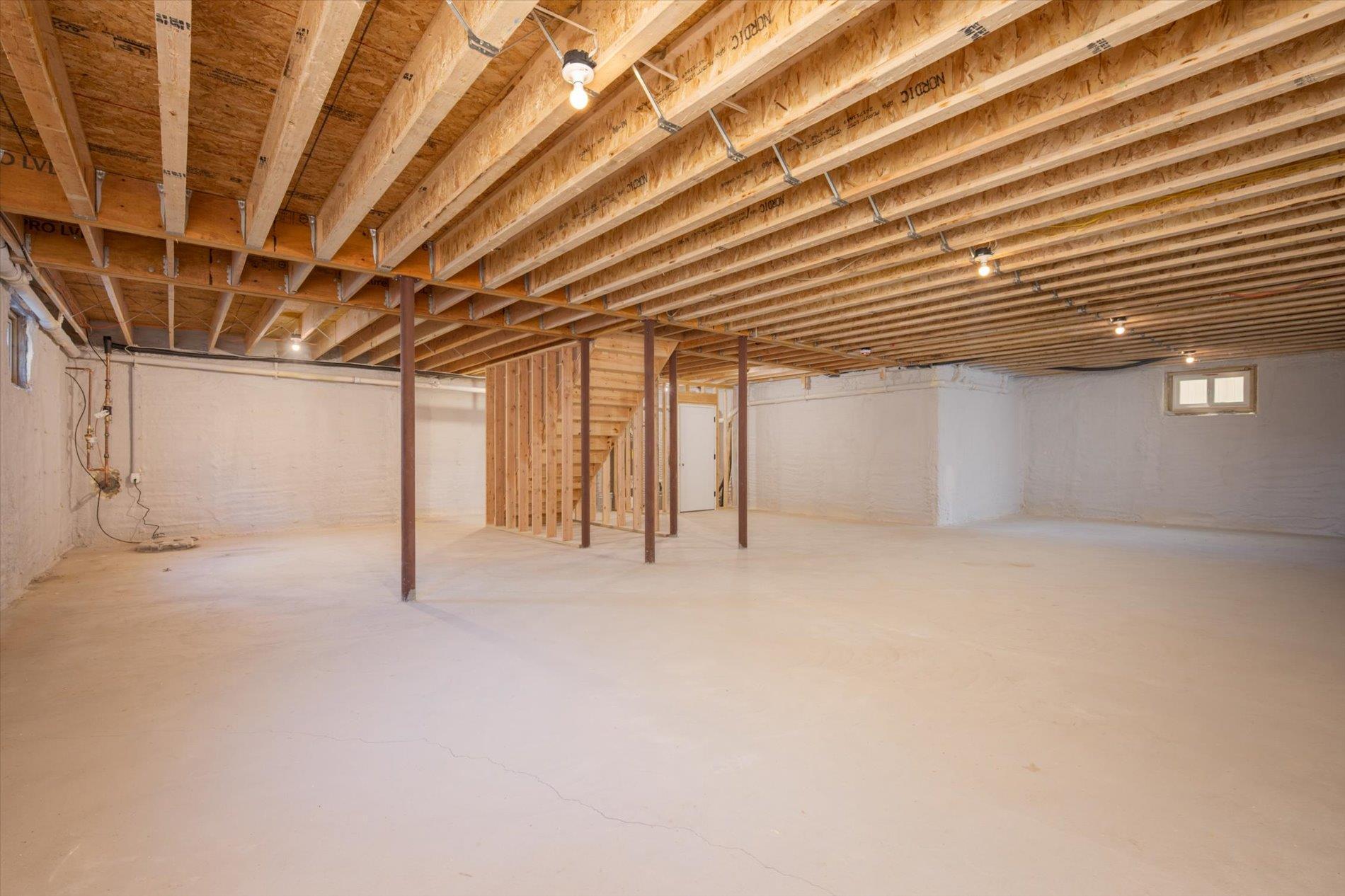 60 Ramble Lane, Levittown, New York image 32
