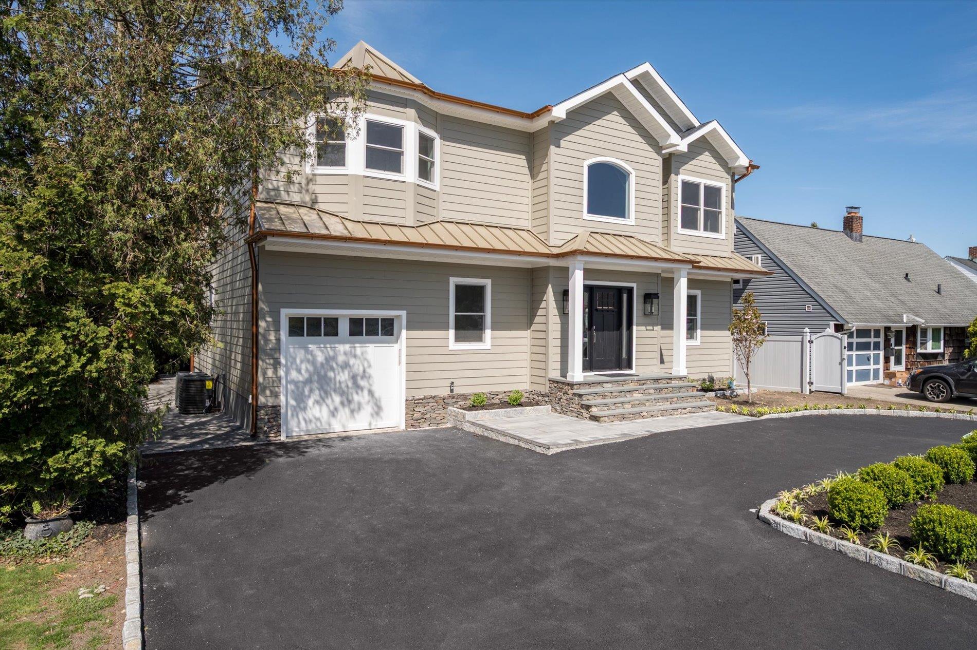 60 Ramble Lane, Levittown, New York image 2