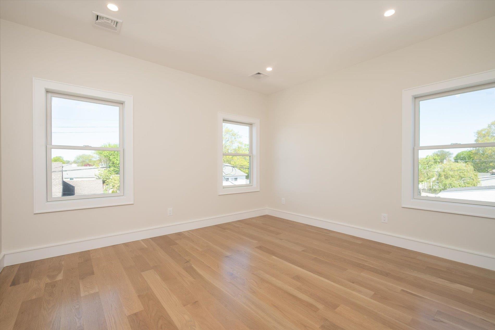 60 Ramble Lane, Levittown, New York image 29