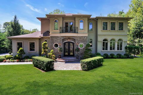 Photo of 12 Redwood Drive, Dix Hills, NY 11746 (MLS # 902406)