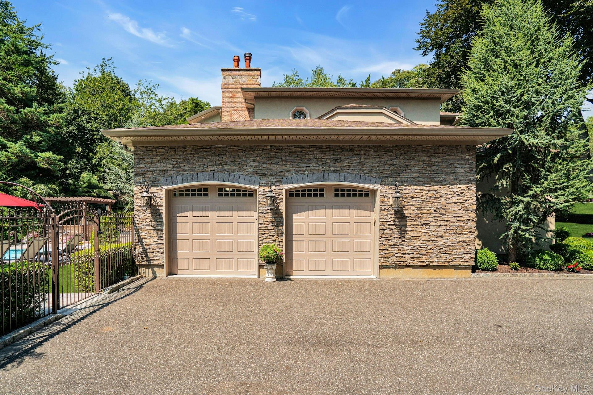 12 Redwood Drive