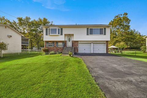 Photo of 3 Shelley Road, Poughkeepsie, NY 12603 (MLS # 918256)
