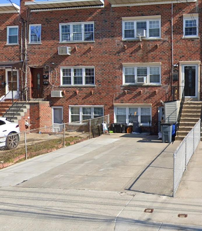 Robinson Avenue, Bronx, New York - 7 Bedrooms  
3 Bathrooms - 