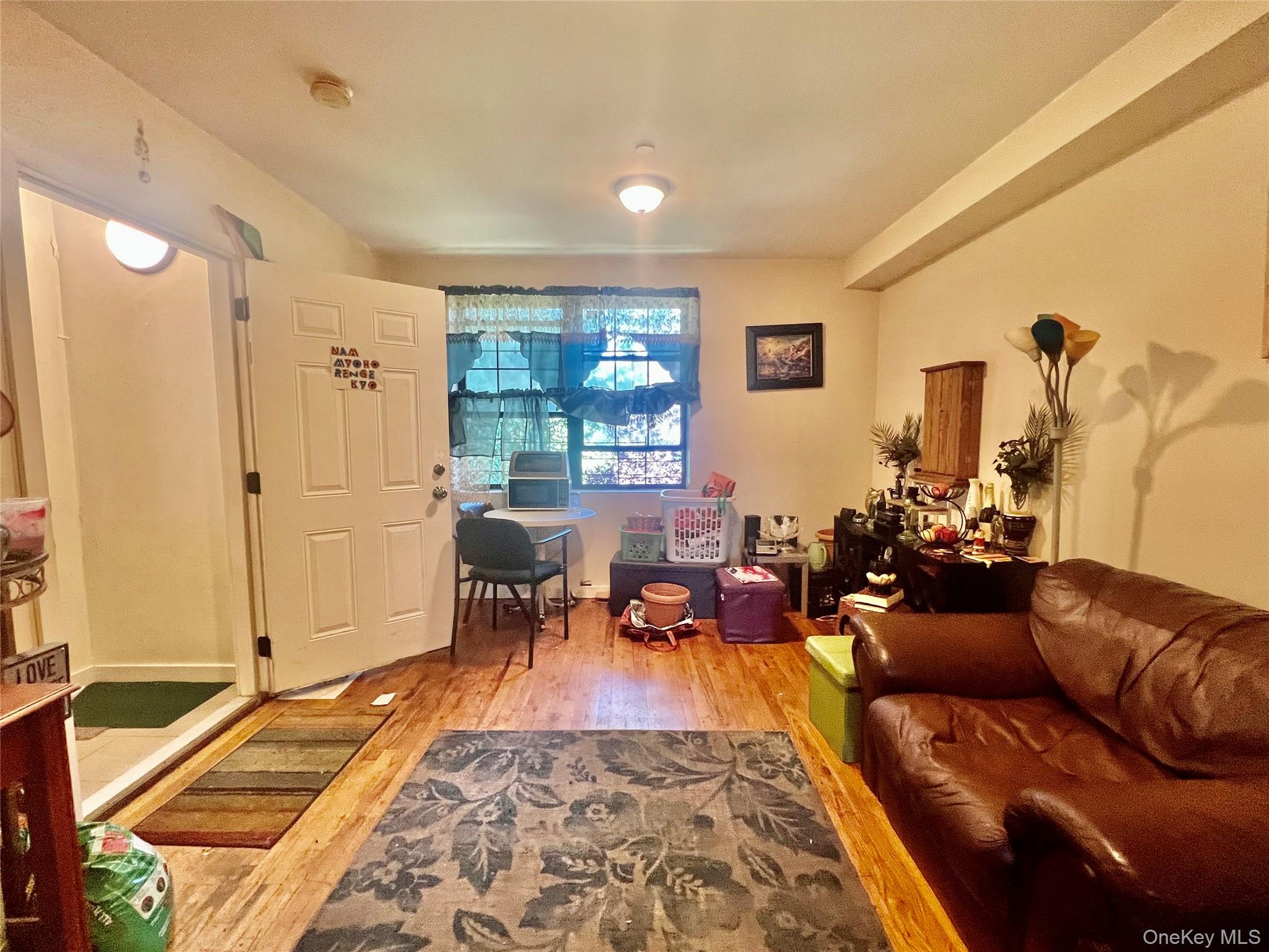 147 Scribner Avenue 1Fl-Retail; 2F-Apt; 3FlAp