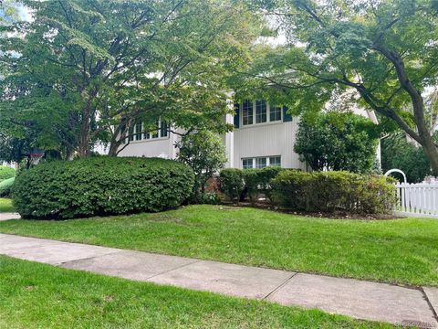 Photo of 36 Fishermans Drive, Port Washington, NY 11050 (MLS # 924274)