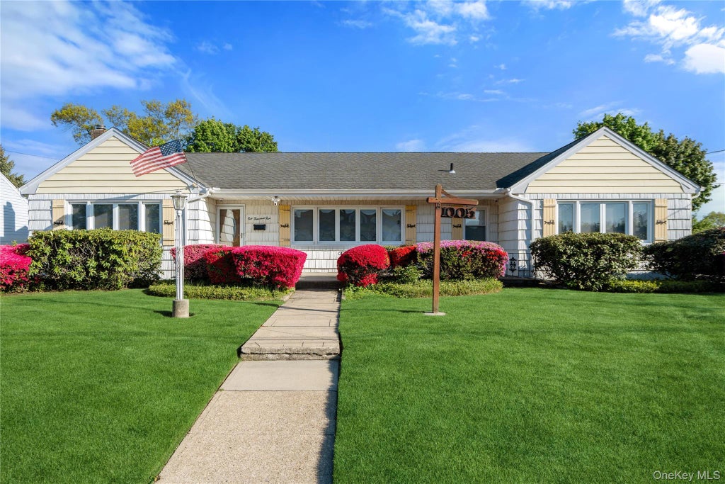 Photo of 1005 3rd Street, West Babylon, NY 11704 (MLS # 1024642)
