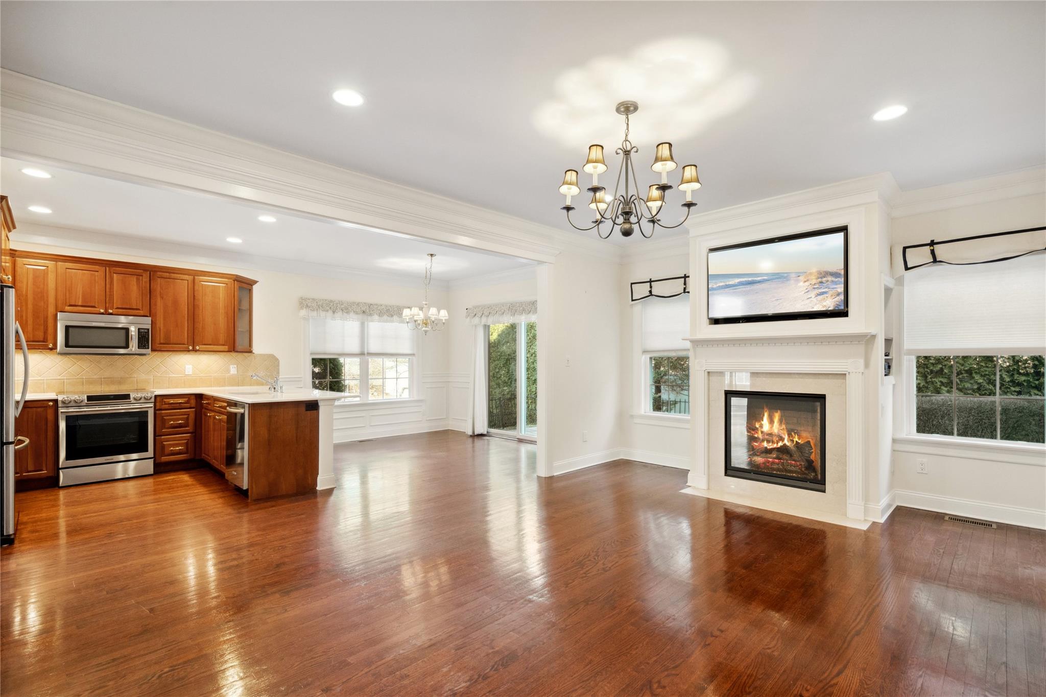 14 Meadow Court, Oakdale, New York image 3