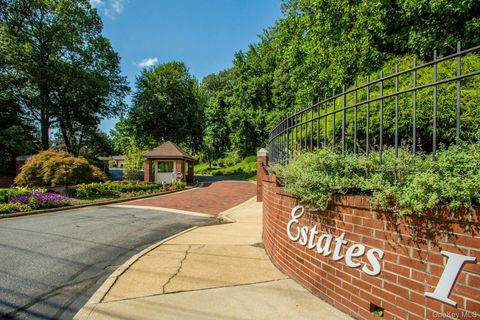 Condo For Sale - 232 Linnet Court<br/> Manhasset, NY 11030