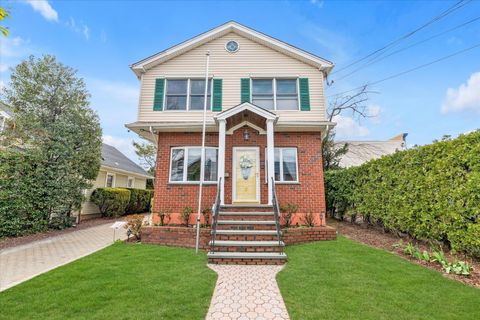 3 Hoffman Road New Hyde Park NY 11040