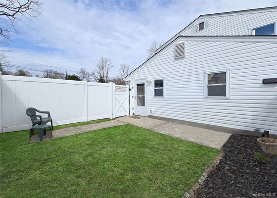 18 WYANDOTTE ST, SELDEN, NY 11784 - Image 42d3ba3cf849c8dea5cbe5e753e2e458/1925340760