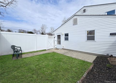Apartment For Rent - 18 Wyandotte Street<br/> Selden, NY 11784