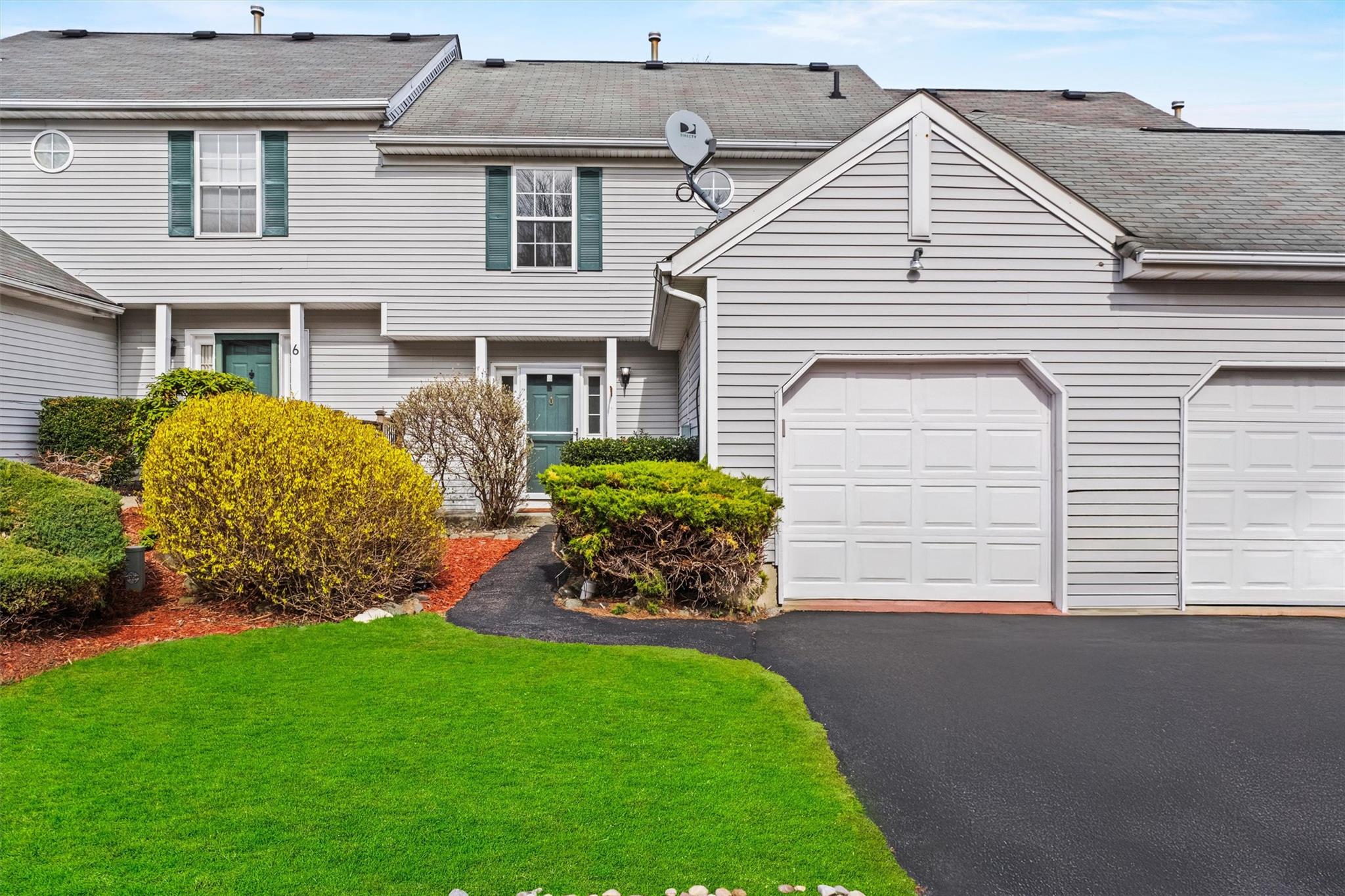 Rental Property at Woodbine Drive, Highland Mills, New York - Bedrooms: 3 
Bathrooms: 3 
Rooms: 6  - $3,300 MO.