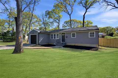 Photo of 9 W 8th Street, Ronkonkoma, NY 11779 (MLS # 993099)