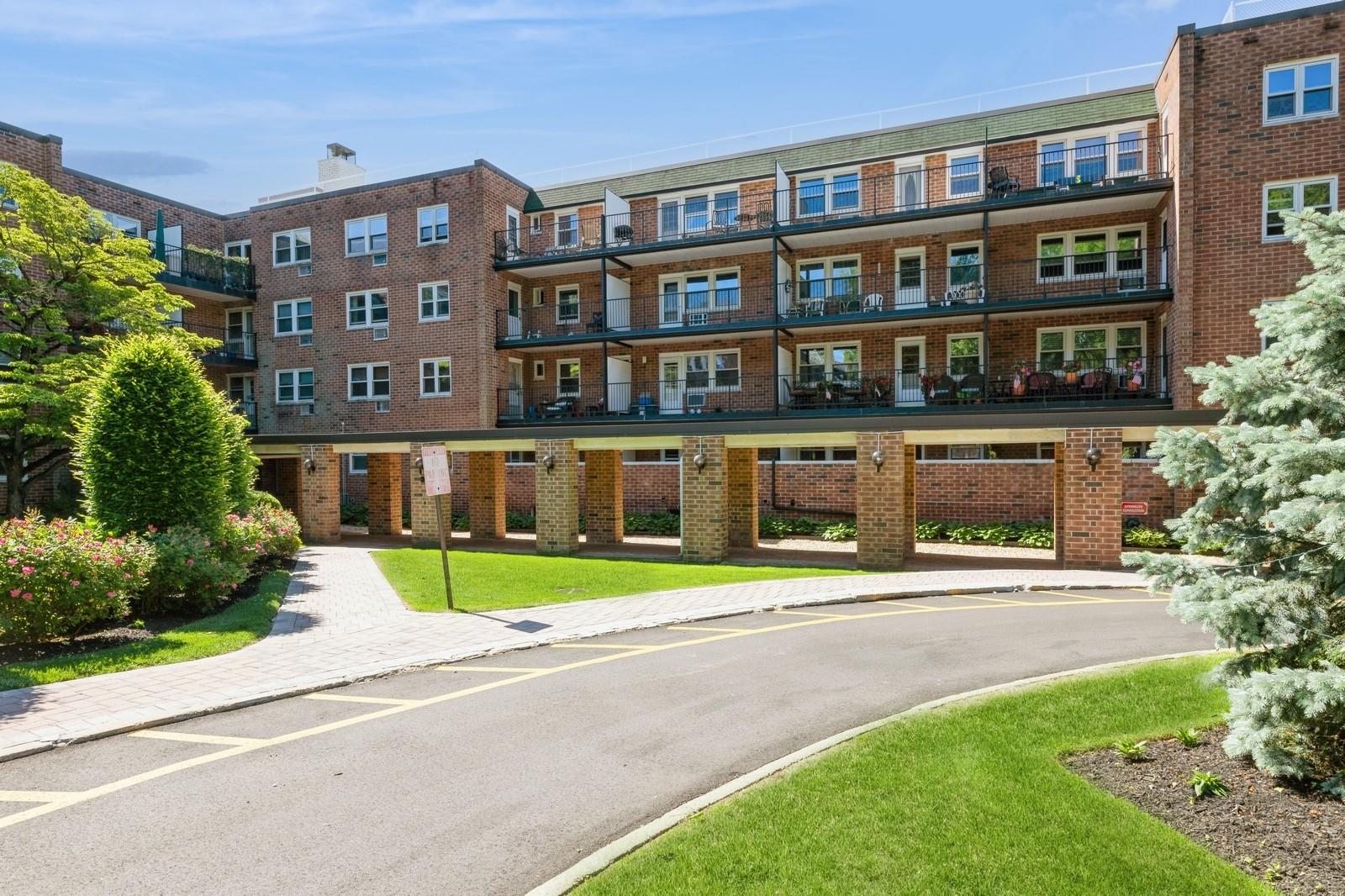 32 Pearsall Avenue #1C, Glen Cove, New York image 35