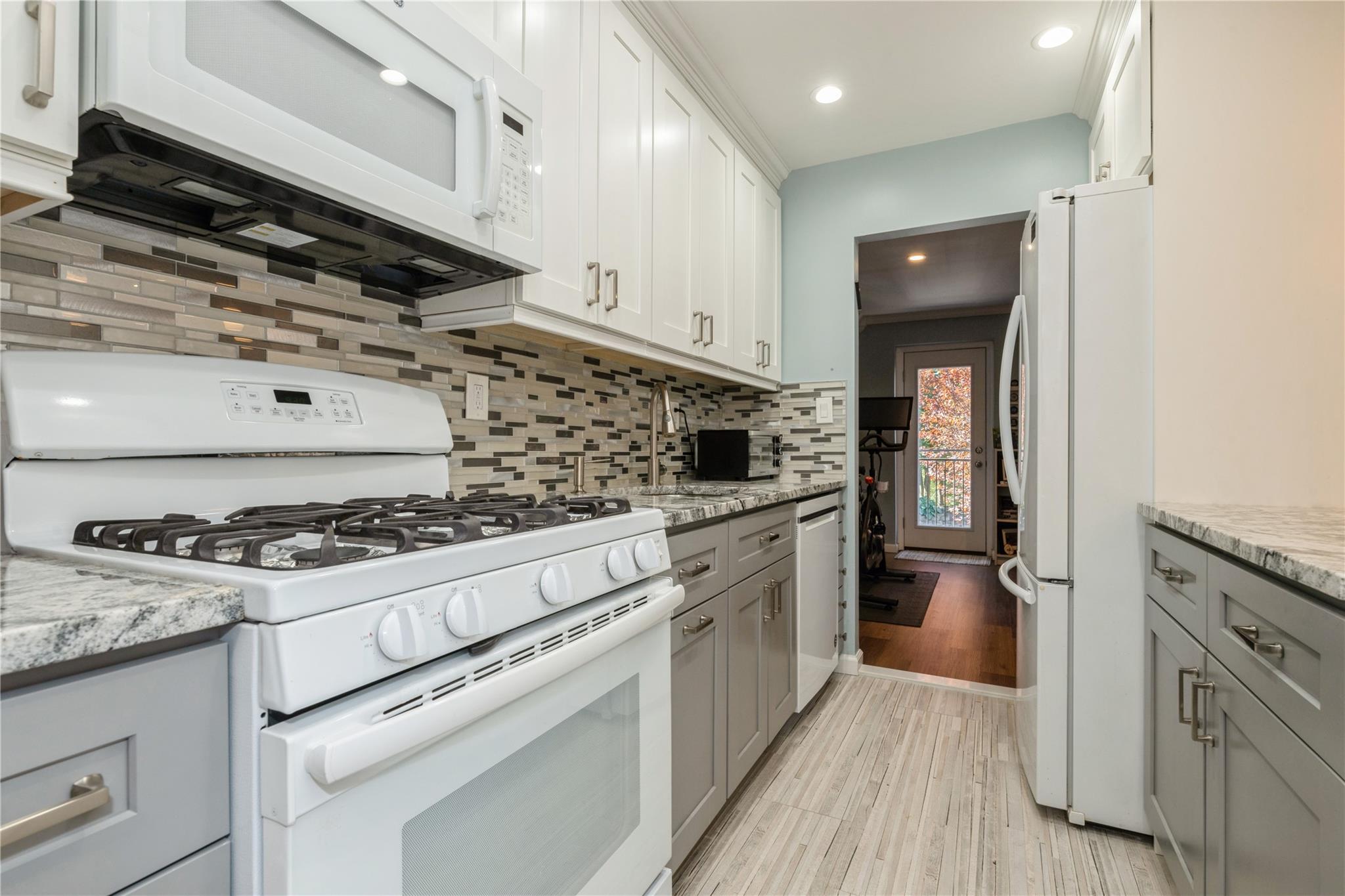 32 Pearsall Avenue #1C, Glen Cove, New York image 18