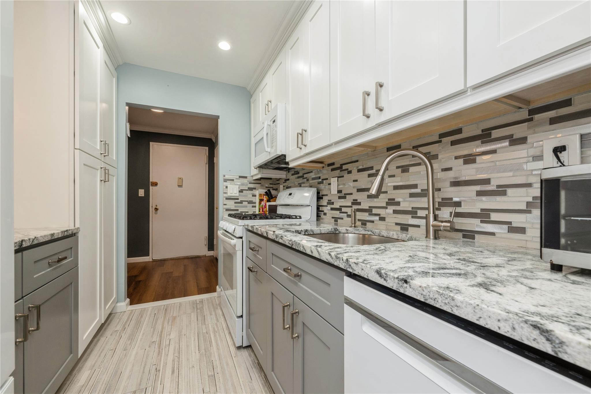 32 Pearsall Avenue #1C, Glen Cove, New York image 20