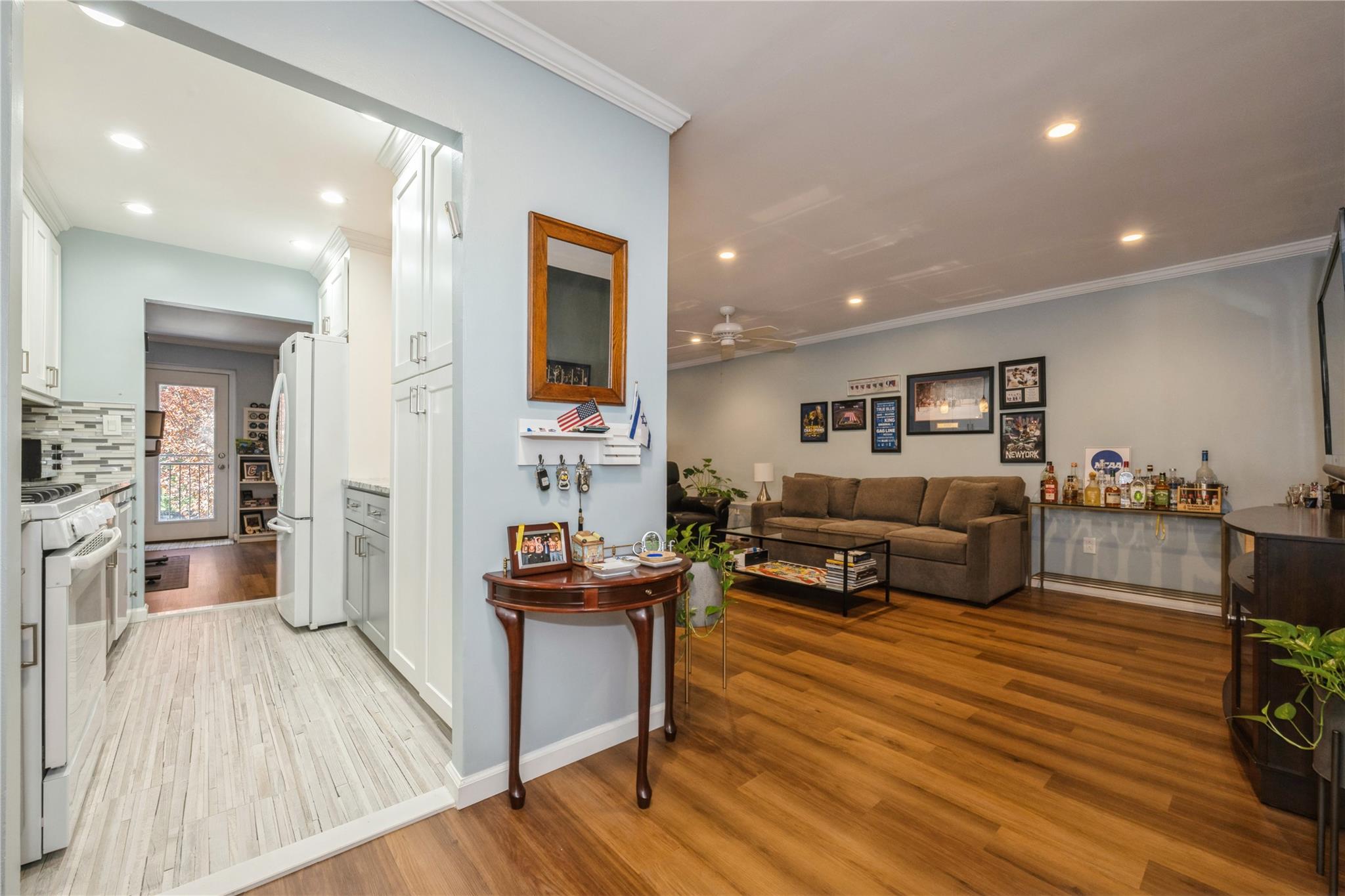 32 Pearsall Avenue #1C, Glen Cove, New York image 7