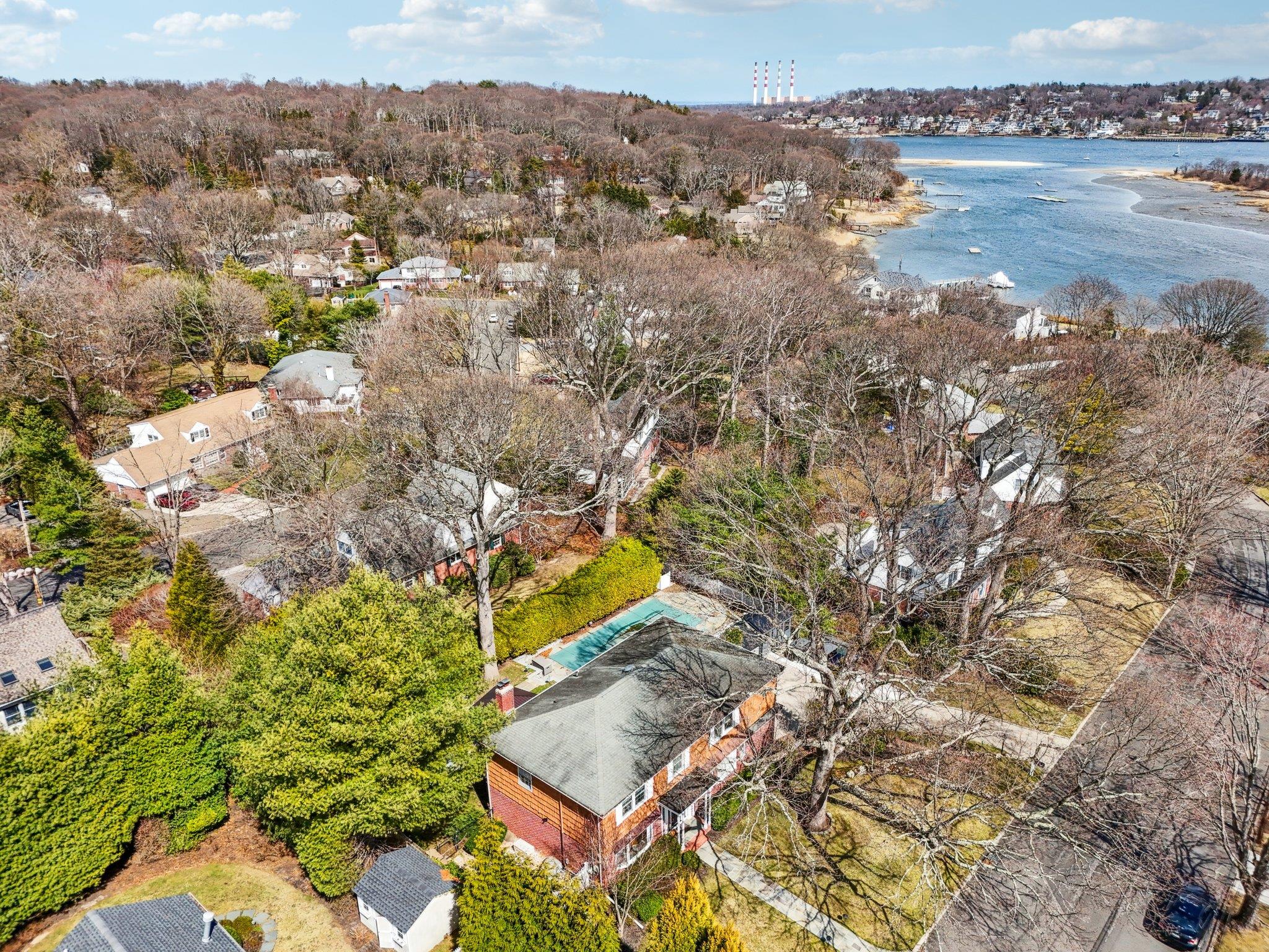 39 Sea Spray Drive, Centerport, New York image 15