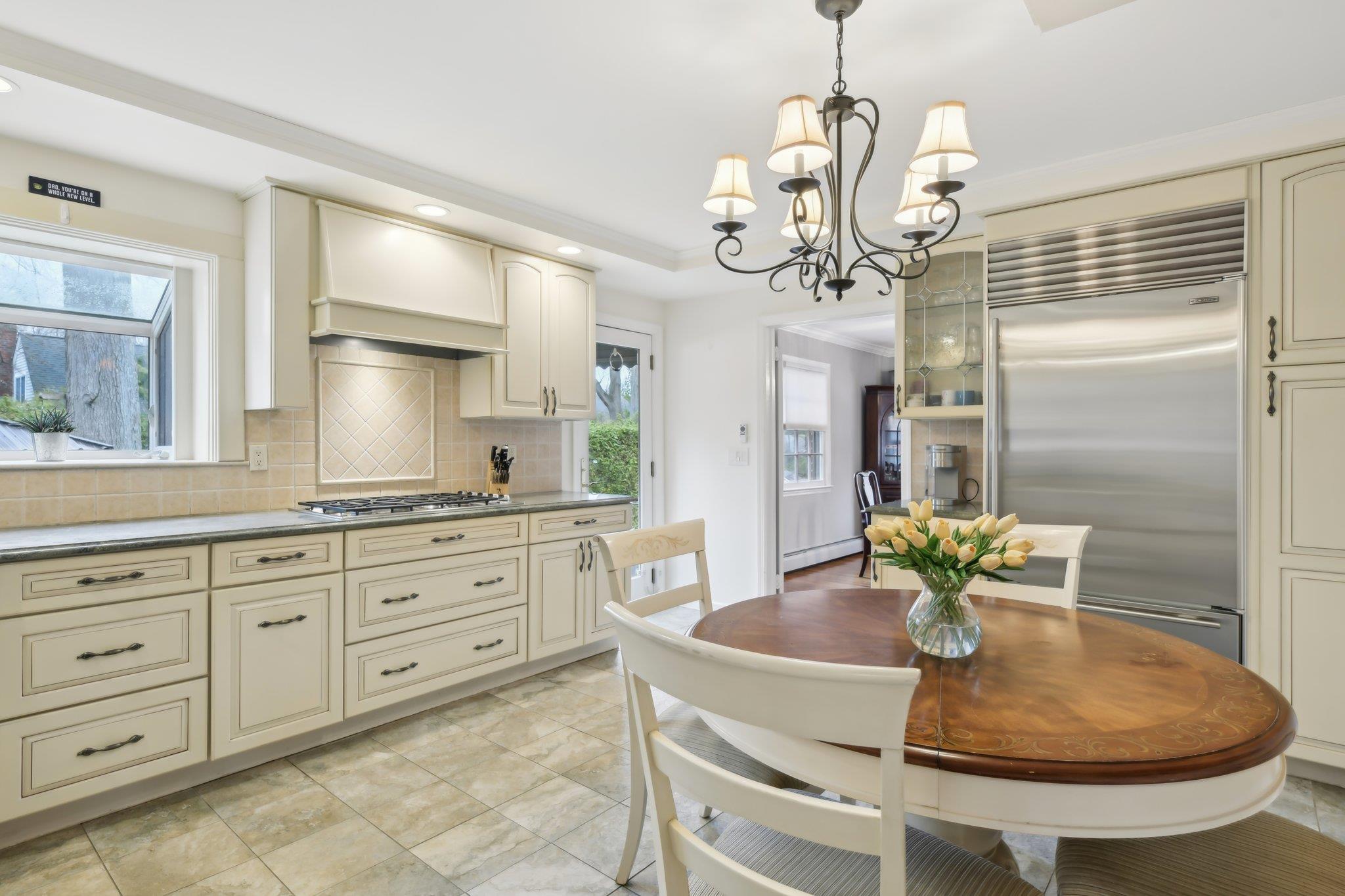 39 Sea Spray Drive, Centerport, New York image 3