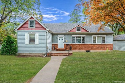 Photo of 34 Rose Court, Smithtown, NY 11787 (MLS # 924399)