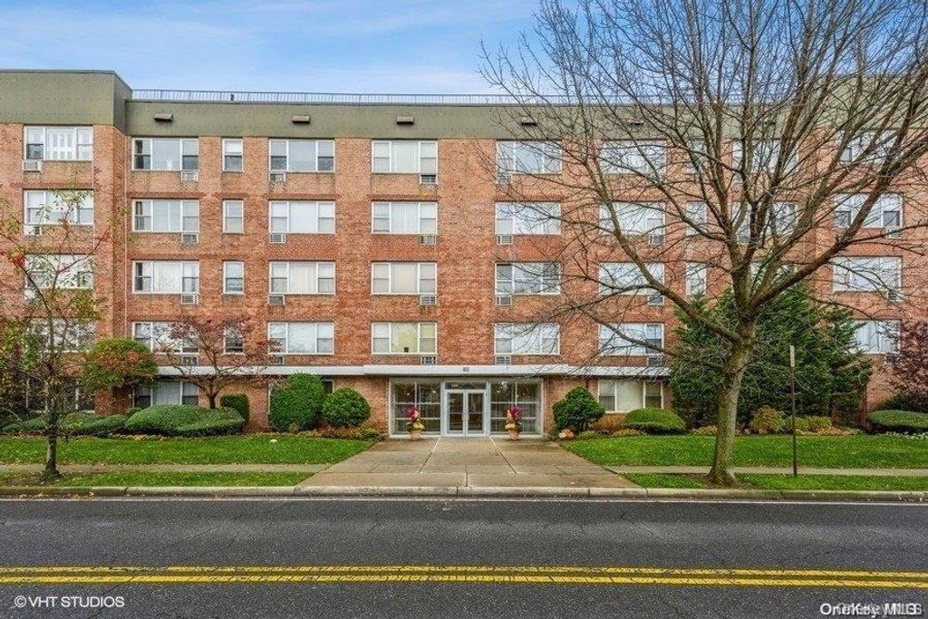 Photo of 280 Guy Lombardo Avenue #5H, Freeport, NY 11520 (MLS # 979594)
